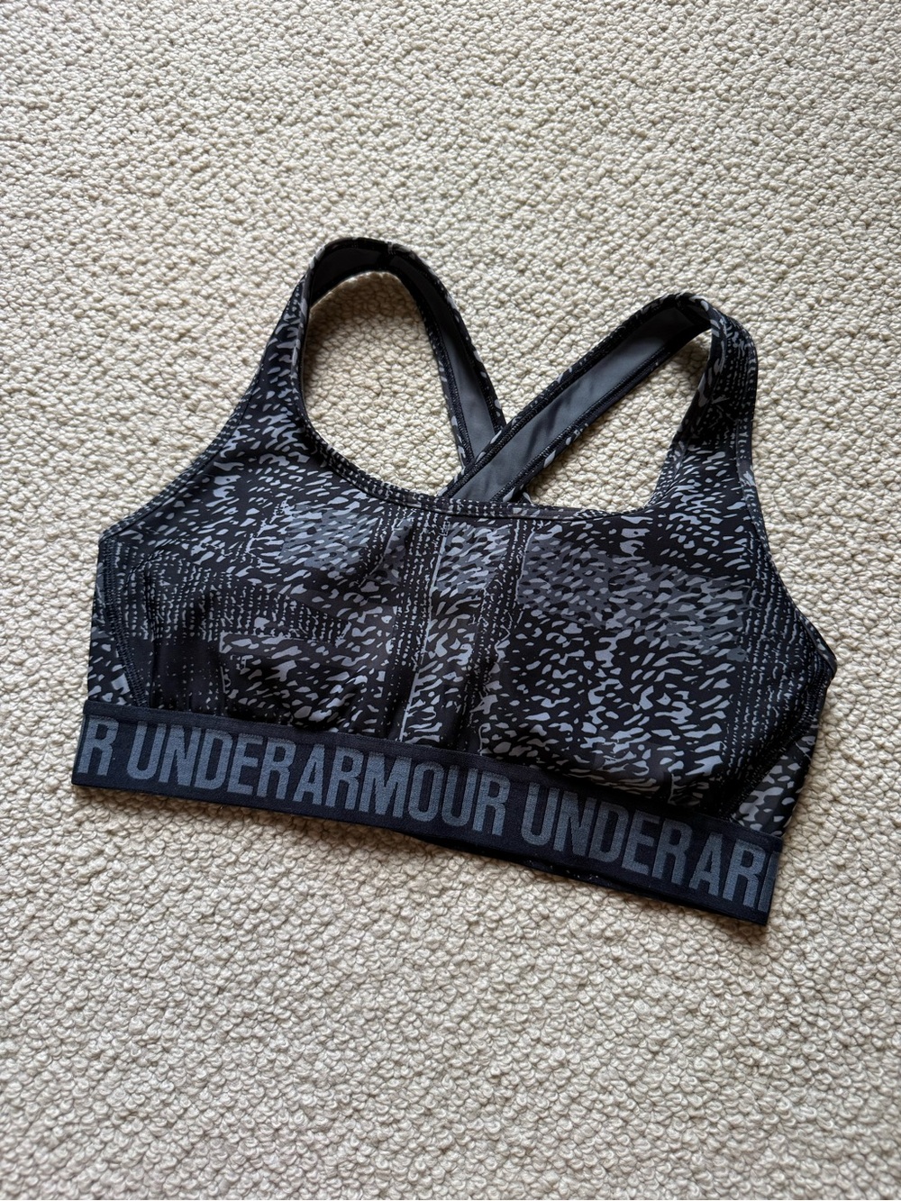 Under Armour Black & Gray Patterned Crossback Sports Bra